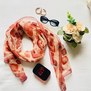 Retro geometric sheer scarf in warm tones